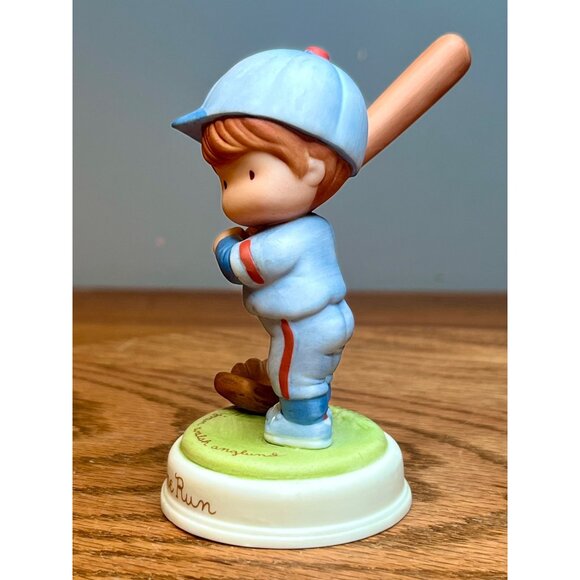 Vintage 1987 Avon Joan Walsh Anglund Porcelain Figurine "Home Run" - Picture 4 of 8